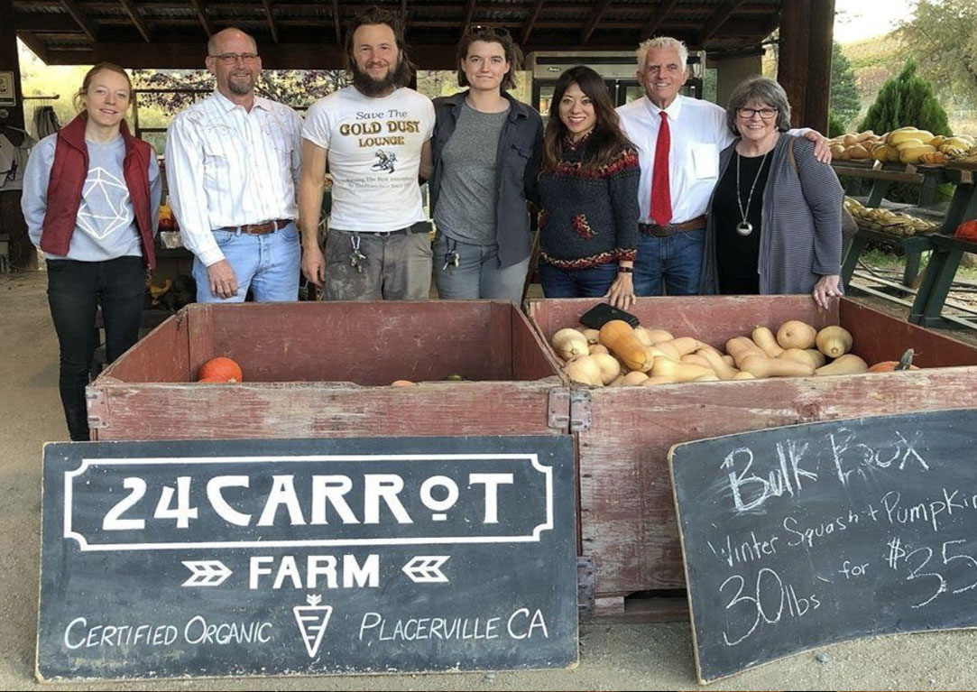 Visiting with friends of the 24 Carrot Certified Organic Farm owned by Bay Area native Ben Hansen.  The farm stand operation joins with other local businesses to feed the local community. From left to right: farmhand Aly Schmaultz, El Dorado county Chamber of Commerce President Gordon Helm, Ben Hansen, farm manager Allison Ryan, Treasurer Ma, Seth Doulton of the Treasurer’s external affairs team, El Dorado County Chamber of Commerce CEO Laural Brent-Bumb.