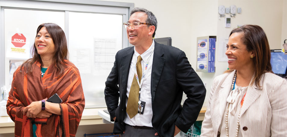 Treasurer Ma, with Dr. Tom Shimotake, Associate Director of Clinical Programs in Neonatology, and Jamie Phillips, Chief Operating Officer, viewing the infant care and resuscitation area at UCSF Benioff Children’s Hospital in San Francisco. Treasurer Ma visited the hospital to deliver a resolution commending it on the compassionate care it provides Californians. She also saw first-hand the results of the $69 million allocation made through the California Health Facilities Financing Authority under the oversight of the State Treasurer’s office, which followed voter approval of the Children’s Hospital Programs of 2004 (Prop 61) and 2008 (Prop 3). The money helped cover the pediatric costs associated with the construction of UCSF Medical Center at Mission Bay, which includes 183 pediatric beds and a pediatric emergency department.