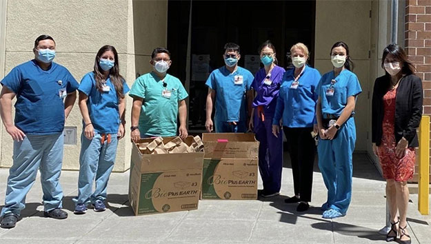 Treasurer Ma with Sutter Health medical personnel at Dignity Health Medical Foundation Urgent Care in Sacramento.  The Treasurer delivered lunch to the team to show her appreciation and support for their dedication and service during this difficult time. 